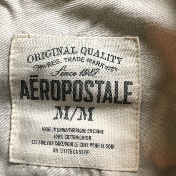 3 Casual Button Down Shirts - Picture 5 of 8